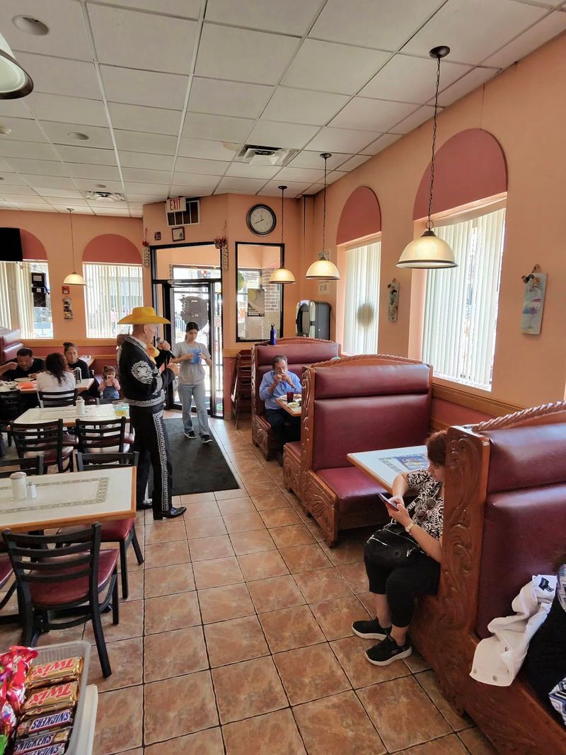 Live Music Sometimes Turns Dinner Into A Party