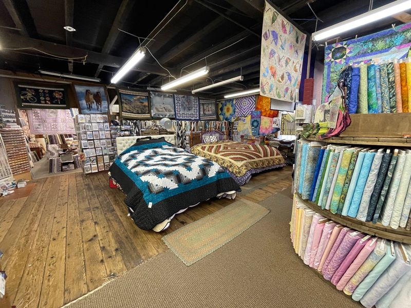 Log Cabin Quilt Shop, Bird in Hand, PA