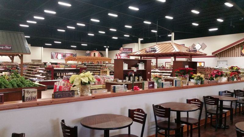 Lunch Lines at the Country Café