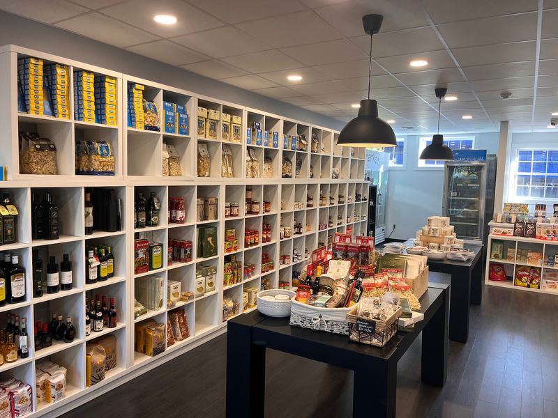Market Tiamo: Newton’s Thoughtful Italian Grocery Basket