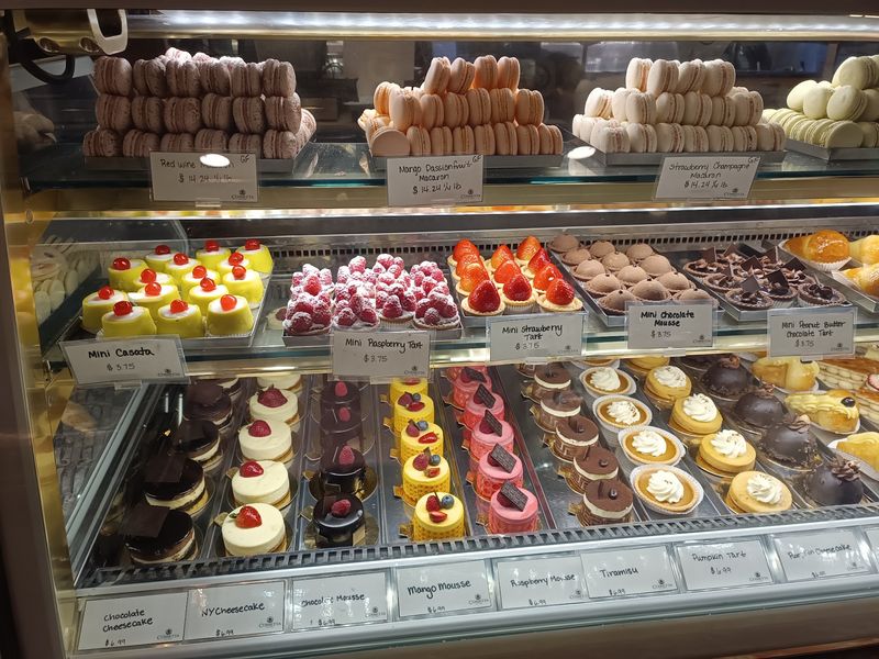 Mousse Cakes, Mini Tarts, and Macarons Mousse Cakes, Mini Tarts, and Macarons