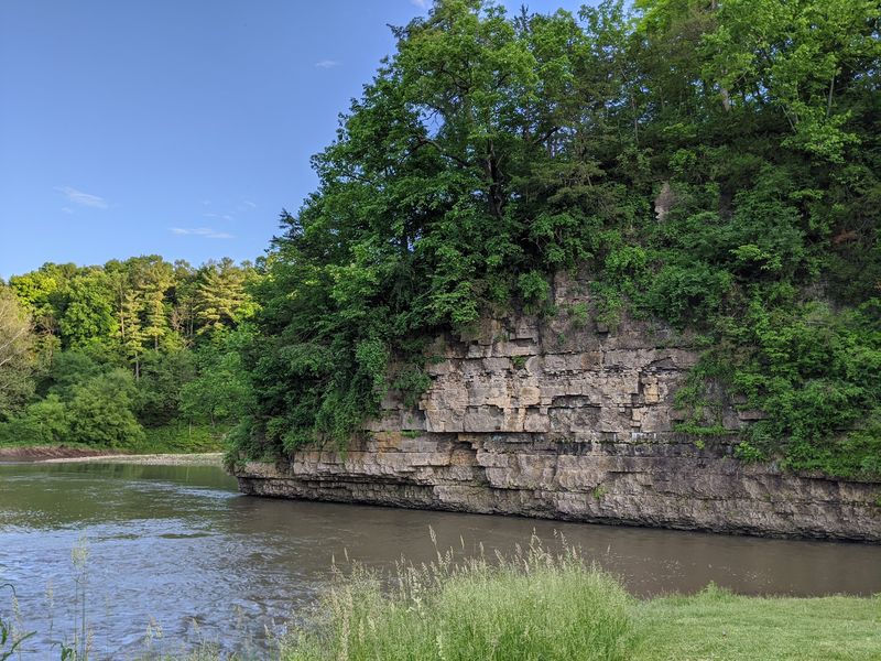 Apple River Canyon State Park