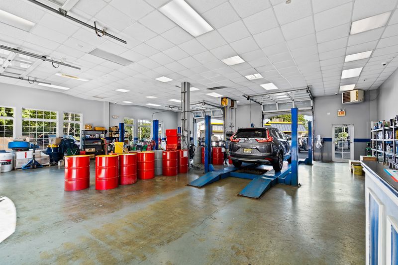 Oil Changes and a Clean Car in One Stop? Yes, Please