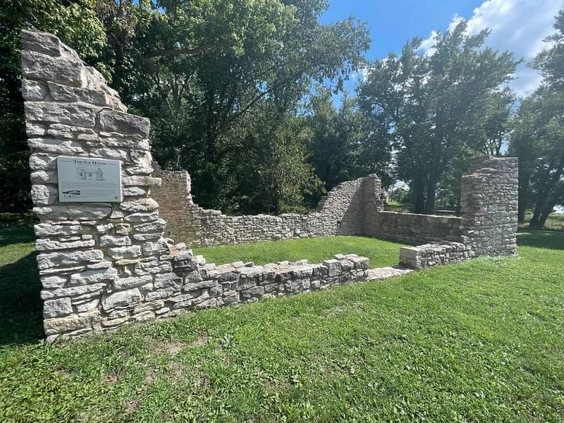 Old Stone Ruins Make the Best Photo Backdrop in Town