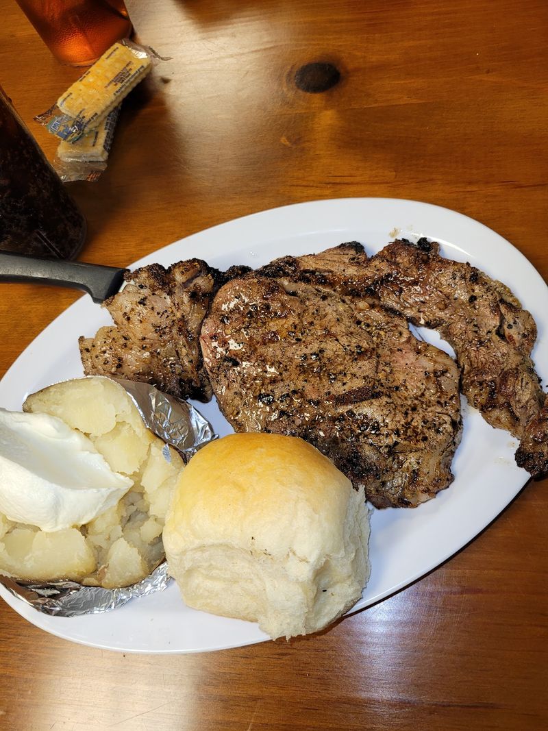Good Food, Generous Portions, and Small-Town Charm Good Food, Generous Portions, and Small-Town Charm