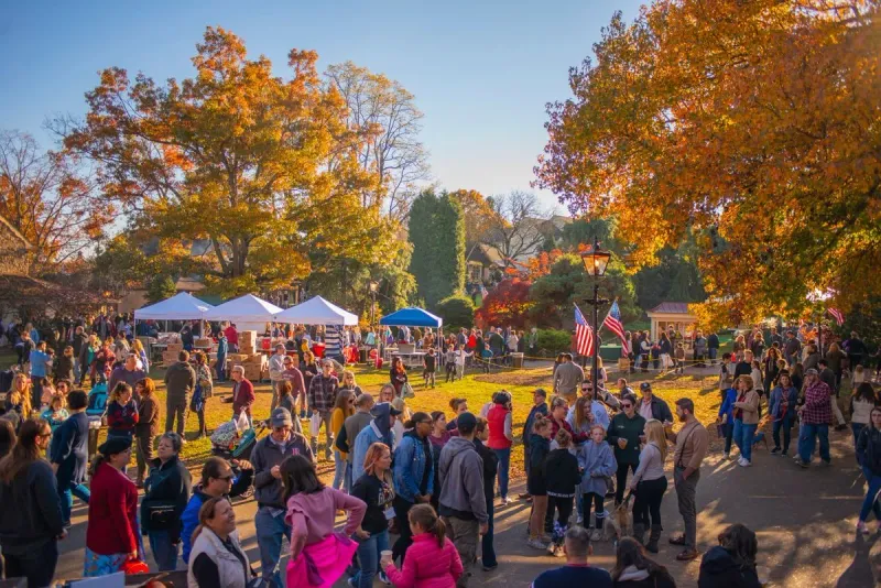 Peddler’s Village Apple Festival, Lahaska: Sweet Treats and Village Wandering Peddler’s Village Apple Festival, Lahaska: Sweet Treats and Village Wandering