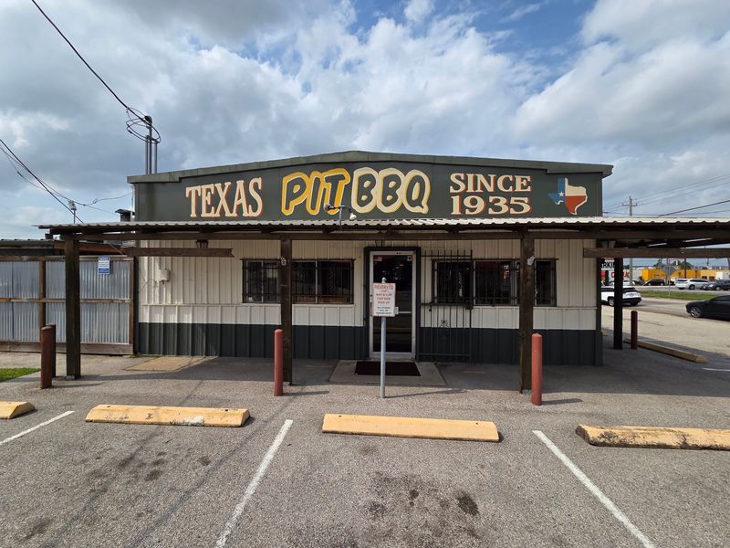 Pizzitola’s Heritage BBQ (Houston)