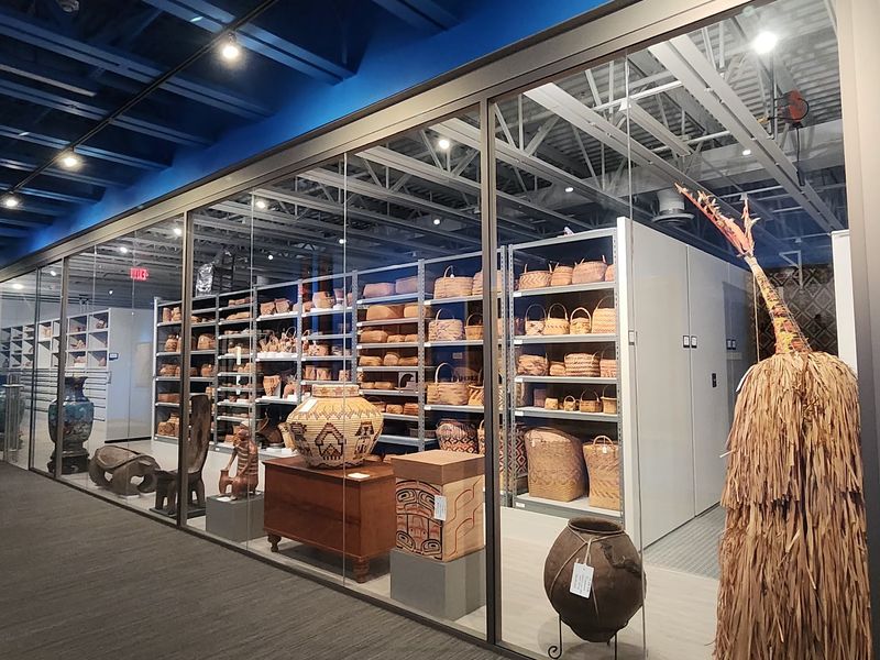 Pottery, Baskets, and Masks of the World Pottery, Baskets, and Masks of the World