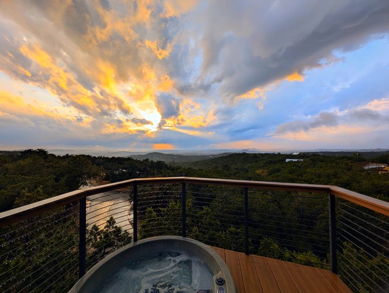 Private Hot Tubs With a Front-Row View Private Hot Tubs With a Front-Row View