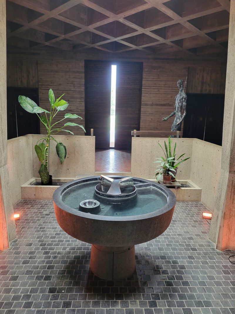 Quiet Corners and Side Chapels Quiet Corners and Side Chapels