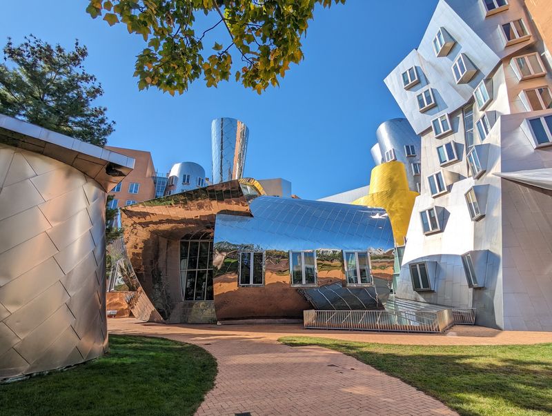 Ray and Maria Stata Center Ray and Maria Stata Center