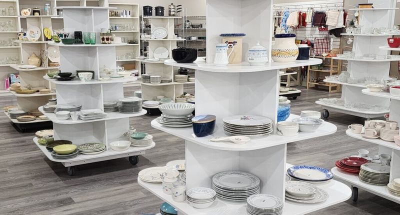 Re-Uzit Shop of New Holland (New Holland): Find Everyday Character