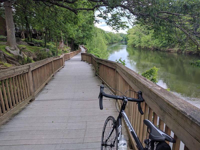 Riverside Views, Wooded Paths, and Quiet Corners