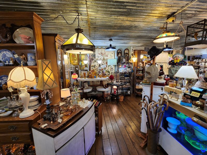 Romi's Vintage On Van Buren, Eureka Springs, AR