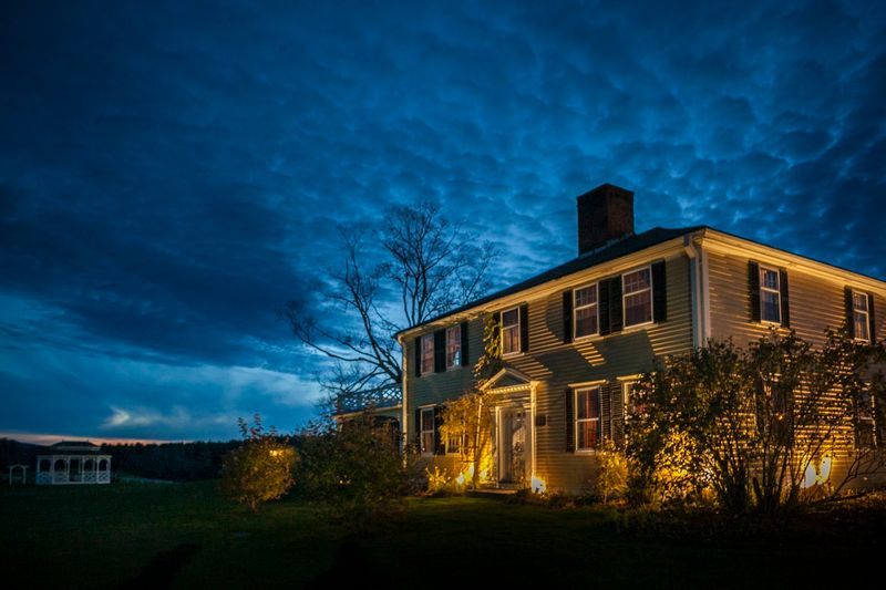 Salem Cross Inn - Country Dining in West Brookfield