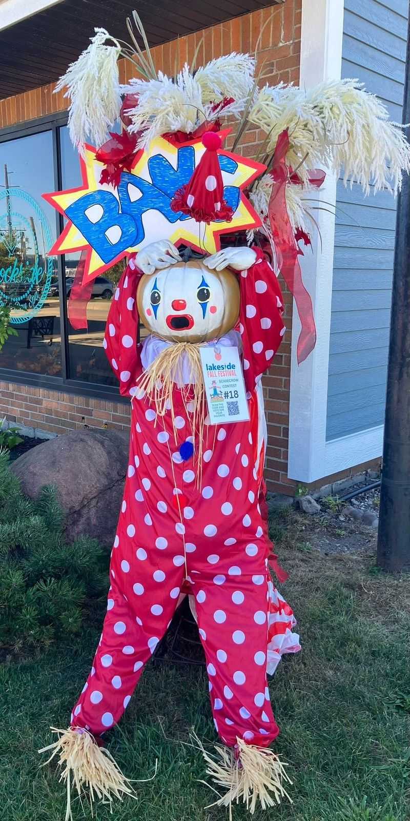 Scarecrows With a Sense of Humor