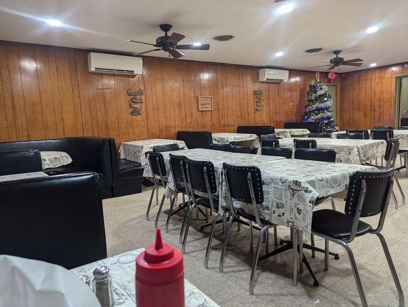 Small-Town Flair and a Busy Dining Room