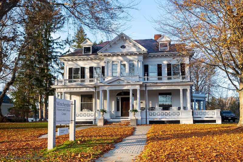 Small-Town Pace Without Feeling Stuck