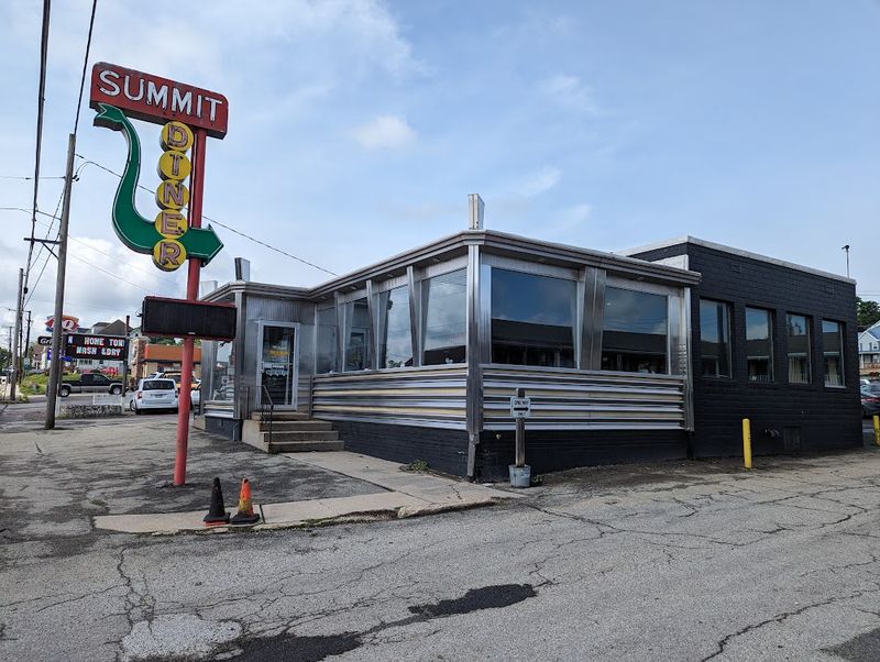 Summit Diner: Somerset’s Compact Classic