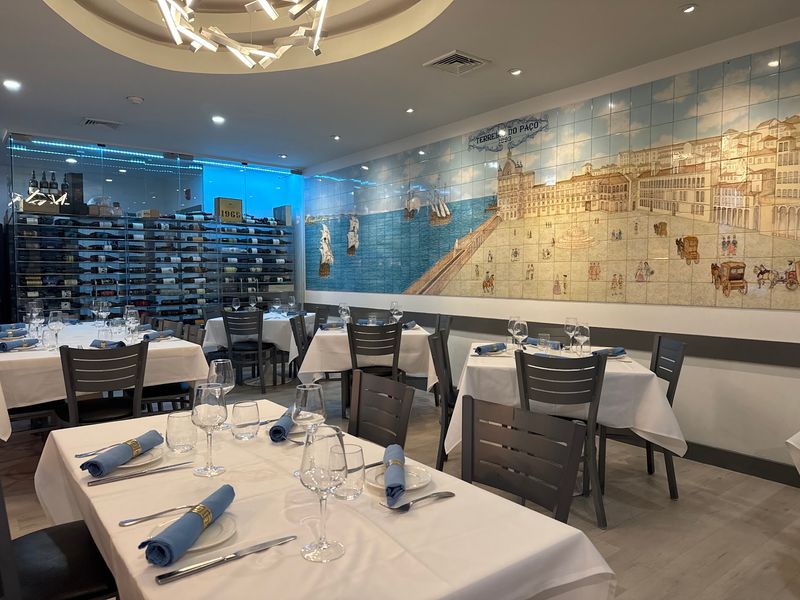 Terra-Cotta Walls Set the Scene in Massachusetts Terra-Cotta Walls Set the Scene in Massachusetts