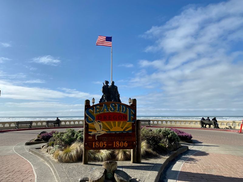The 1920s Promenade