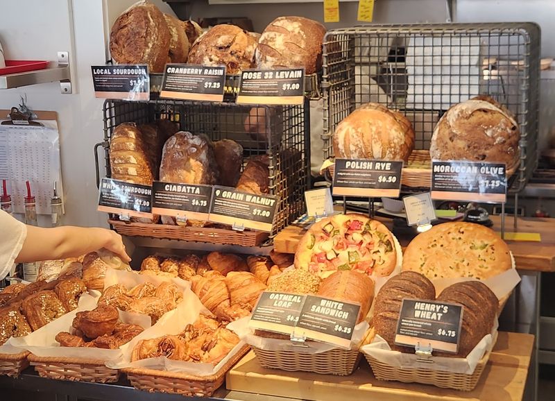 The Bread Bag Deserves Its Own Place in Your Order The Bread Bag Deserves Its Own Place in Your Order