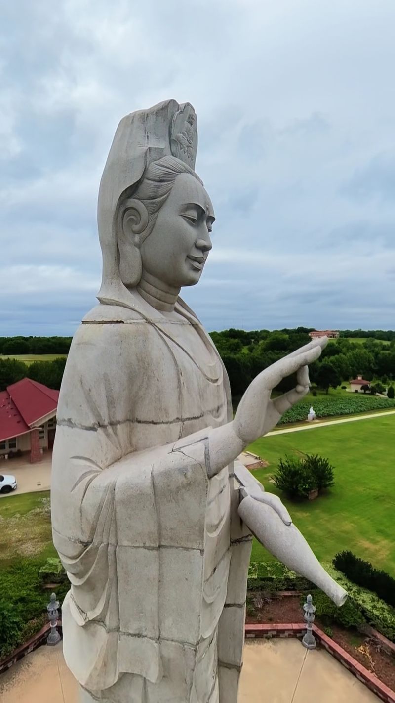 The Buddha That Greets the Road