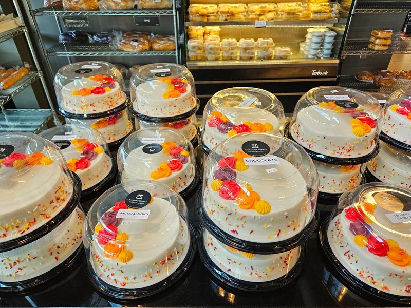 The Great Pumpkin Cake Could Feed Your Whole Party The Great Pumpkin Cake Could Feed Your Whole Party