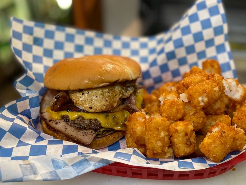 The Honey Hole Bar & Grill, Halsey