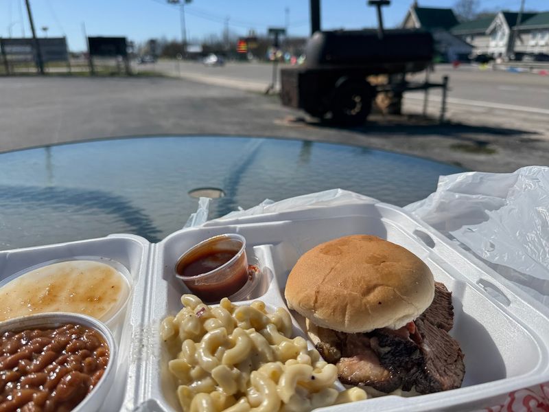 The Laid-Back Experience of Eating at Mike & Betsy’s BBQ
