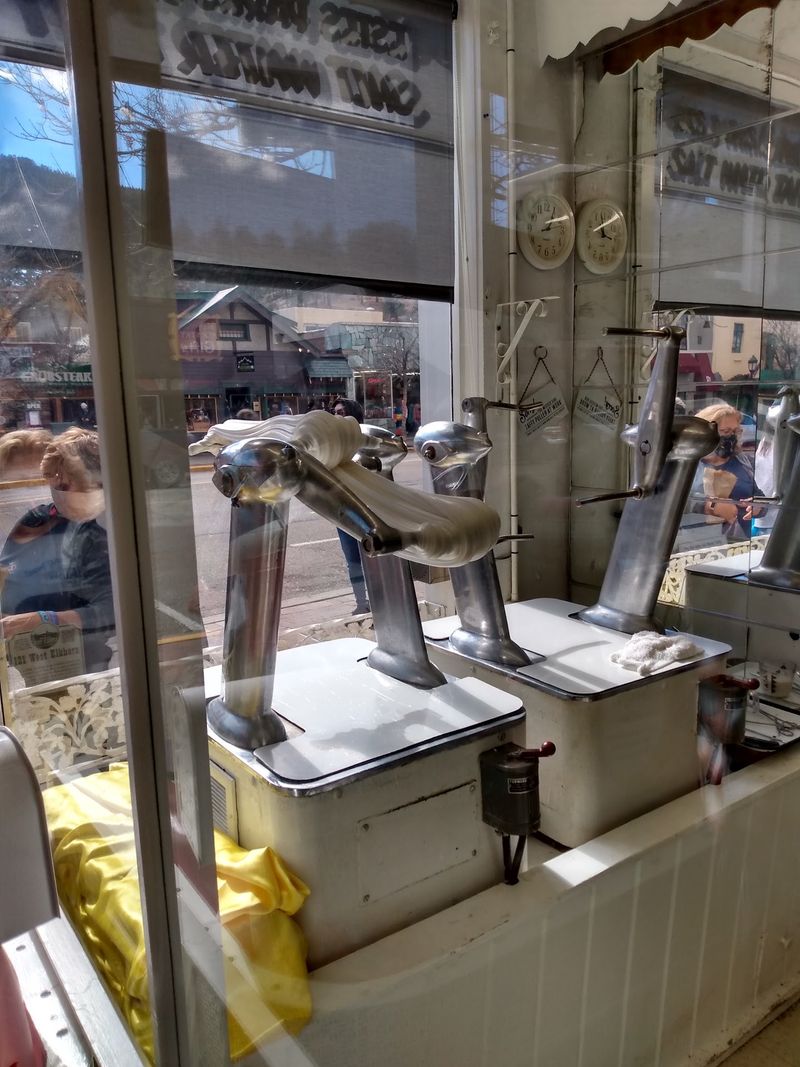 The Machines in the Window The Machines in the Window