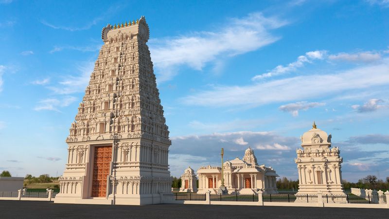 The Raja Gopuram That Stops Traffic The Raja Gopuram That Stops Traffic