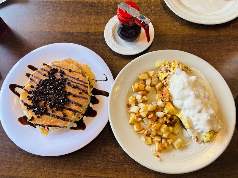 This Farragut Pancake House Is Built For Serious Appetites