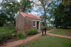 This Historic Tennessee House Still Bears Over 1,000 Bullet and Shrapnel Holes From a Civil War Battle
