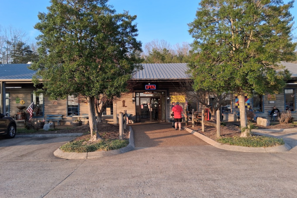 This Tennessee Country Kitchen Has Been Winning Hearts With Southern Cooking for Over 40 Years