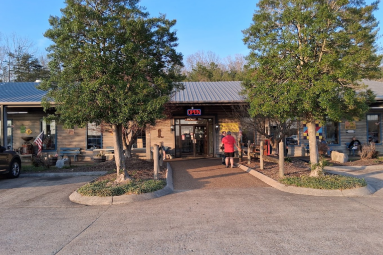 This Tennessee Country Kitchen Has Been Winning Hearts With Southern Cooking for Over 40 Years