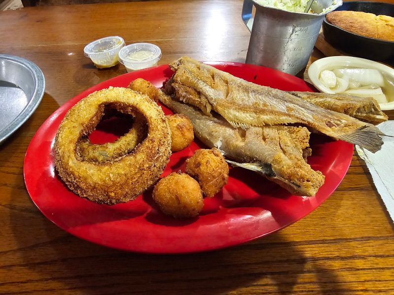Top O' The River, Michie, TN