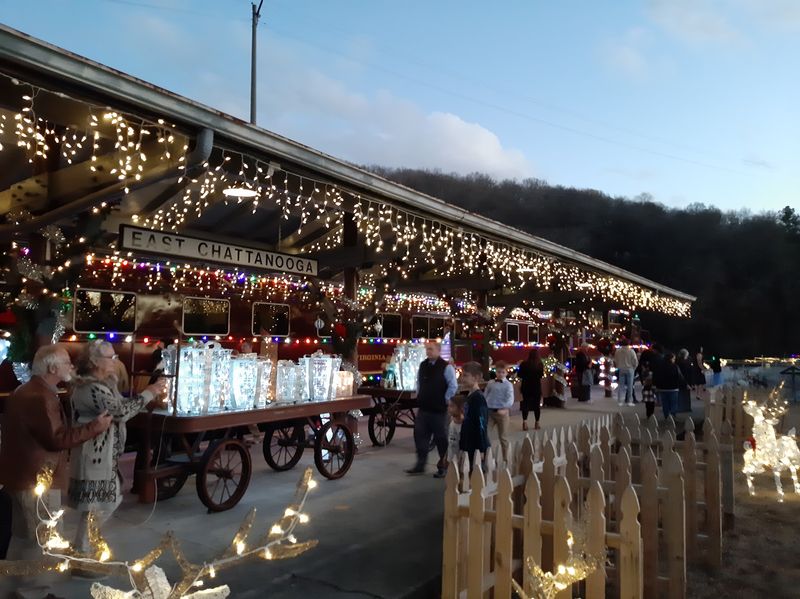 Turn Your Train Ride Into a Festive Chattanooga Christmas Getaway