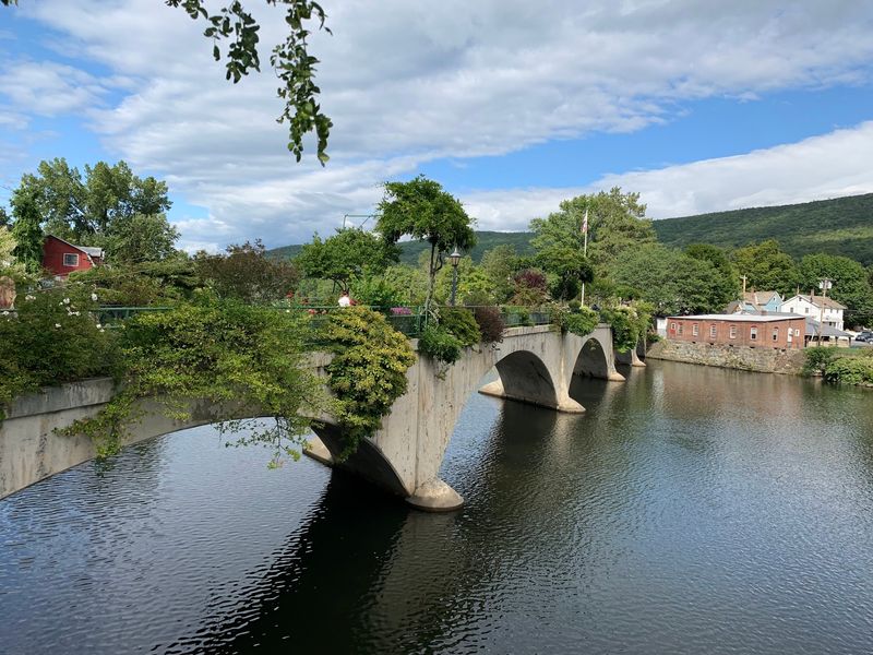 Two Towns Share One Very Pretty Handshake Two Towns Share One Very Pretty Handshake