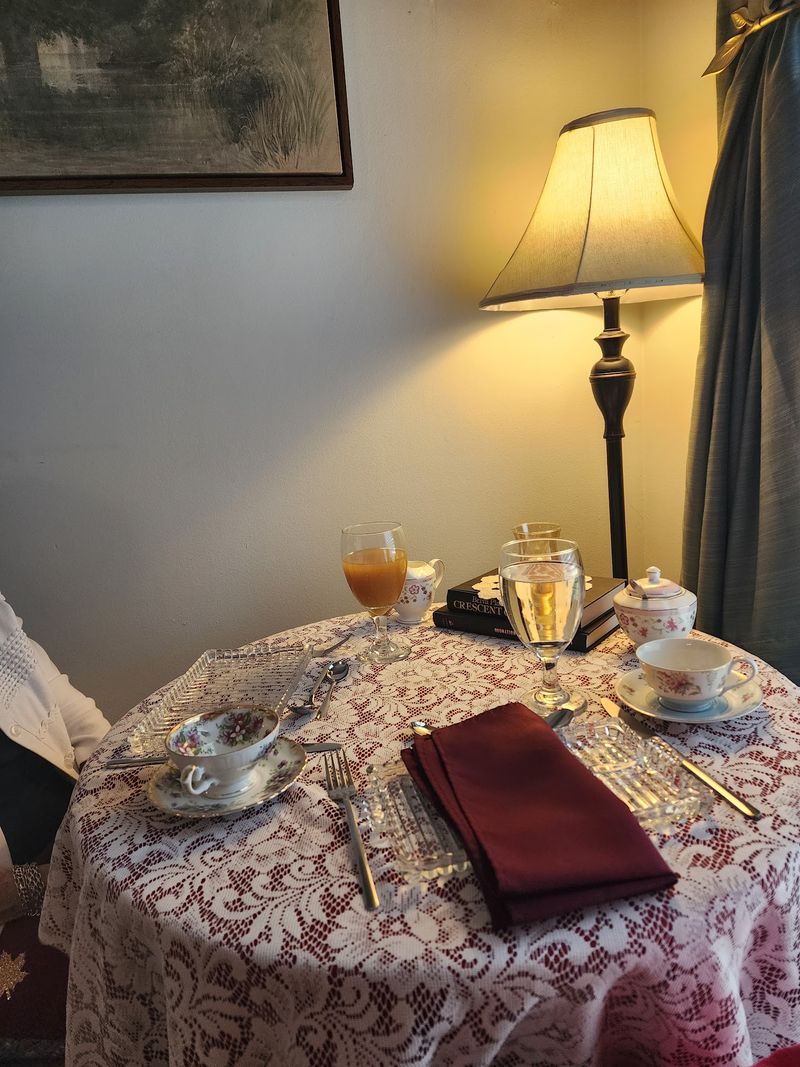 Vintage Charm and Cozy Details Make Every Corner Feel Special Vintage Charm and Cozy Details Make Every Corner Feel Special