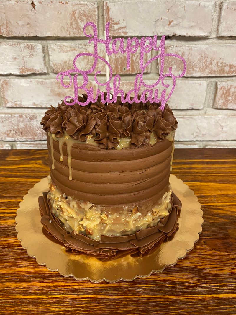 Wedding Cakes and Party Orders Get the Full Family Treatment
