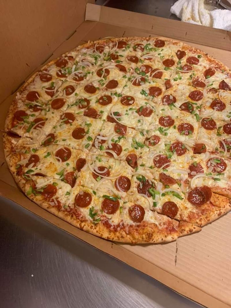 What Makes This Giant Pizza Worth the Hype?