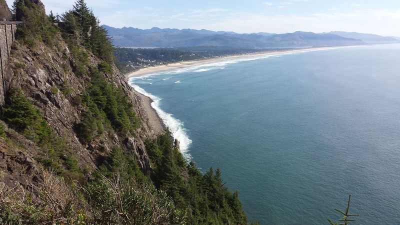 Where the Coast Meets Highway 101 Where the Coast Meets Highway 101
