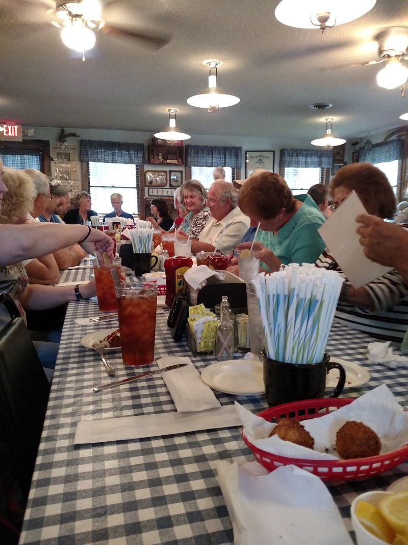 Why Locals Love This Little Catfish Spot in the Tennessee Countryside