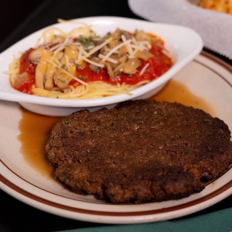 Why This Murfreesboro Classic Deserves a Place on Your Dining List
