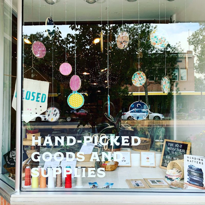 Window Displays Worth a Detour