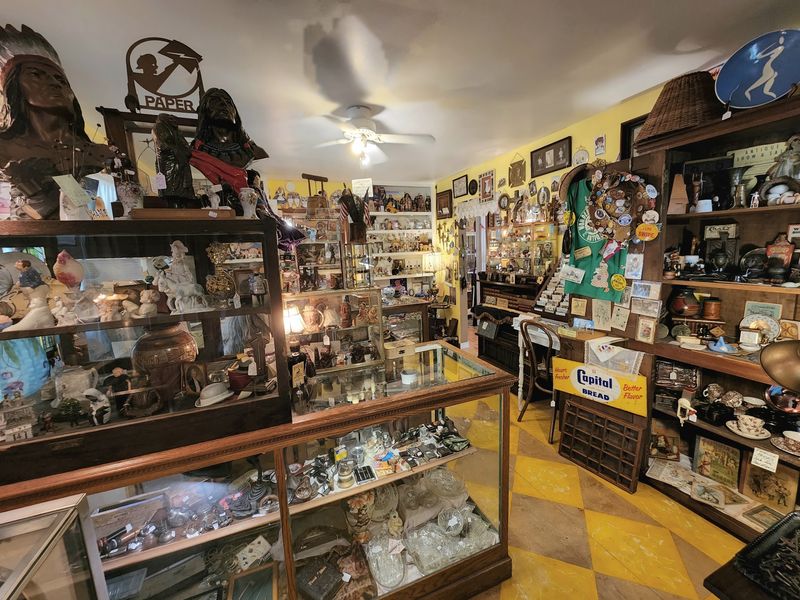 Wonderland Antiques, Eureka Springs, AR