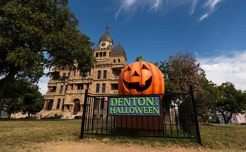 Your Spooky Weekend Plan Starts With Good Timing