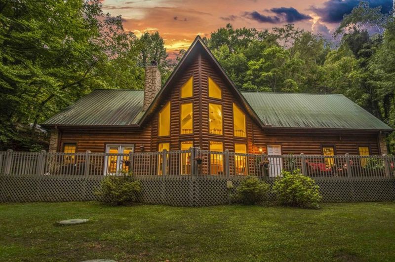Waterfall Woods Lodge - Sevierville Waterfall Woods Lodge - Sevierville