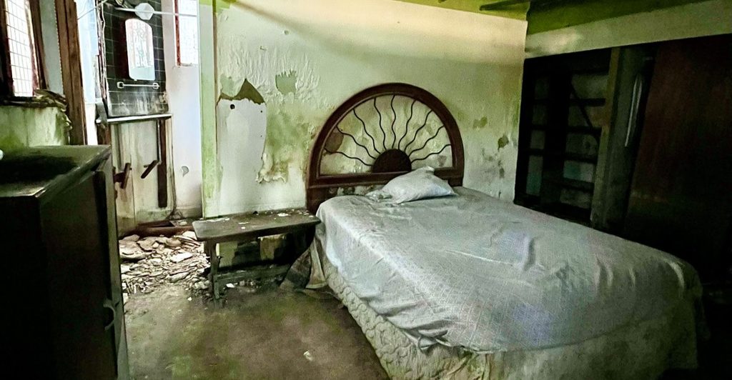 Even Ghost Hunters Get Nervous Inside This Abandoned Texas Hospital